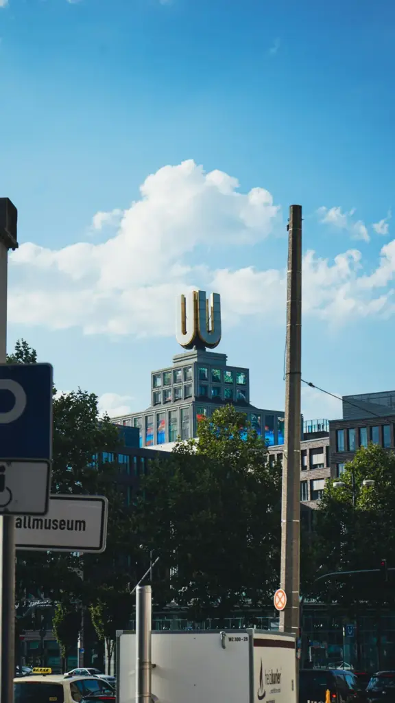 Dortmunder U hinter B&auml;umen von der Stra&szlig;e aus gesehen.