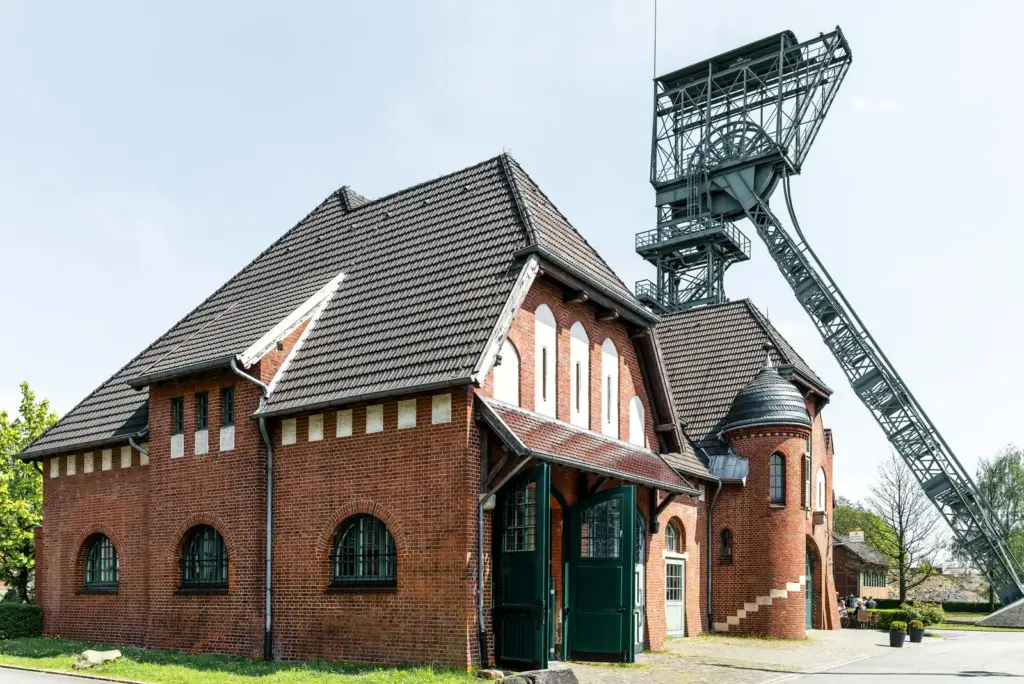 Maschinenhalle und F&ouml;rderger&uuml;st der Zeche Zollern in Dortmund.
